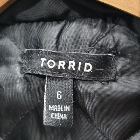 Torrid Jacket Womens 6 6X Black Coat Hooded Bomber Shell Quilted Synthetic - Picture 3 of 15